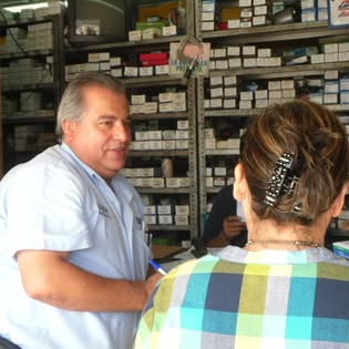 Local y mostrador de refacciones